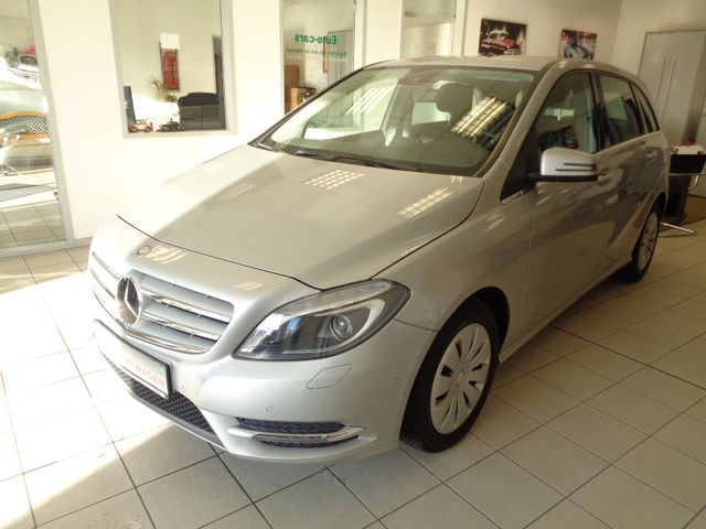Mercedes-Benz B 200 / NAVI / XENON / MEMORY / 1. HAND