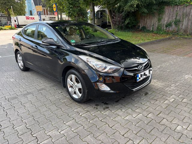 Hyundai Elantra TÜV 06/2027