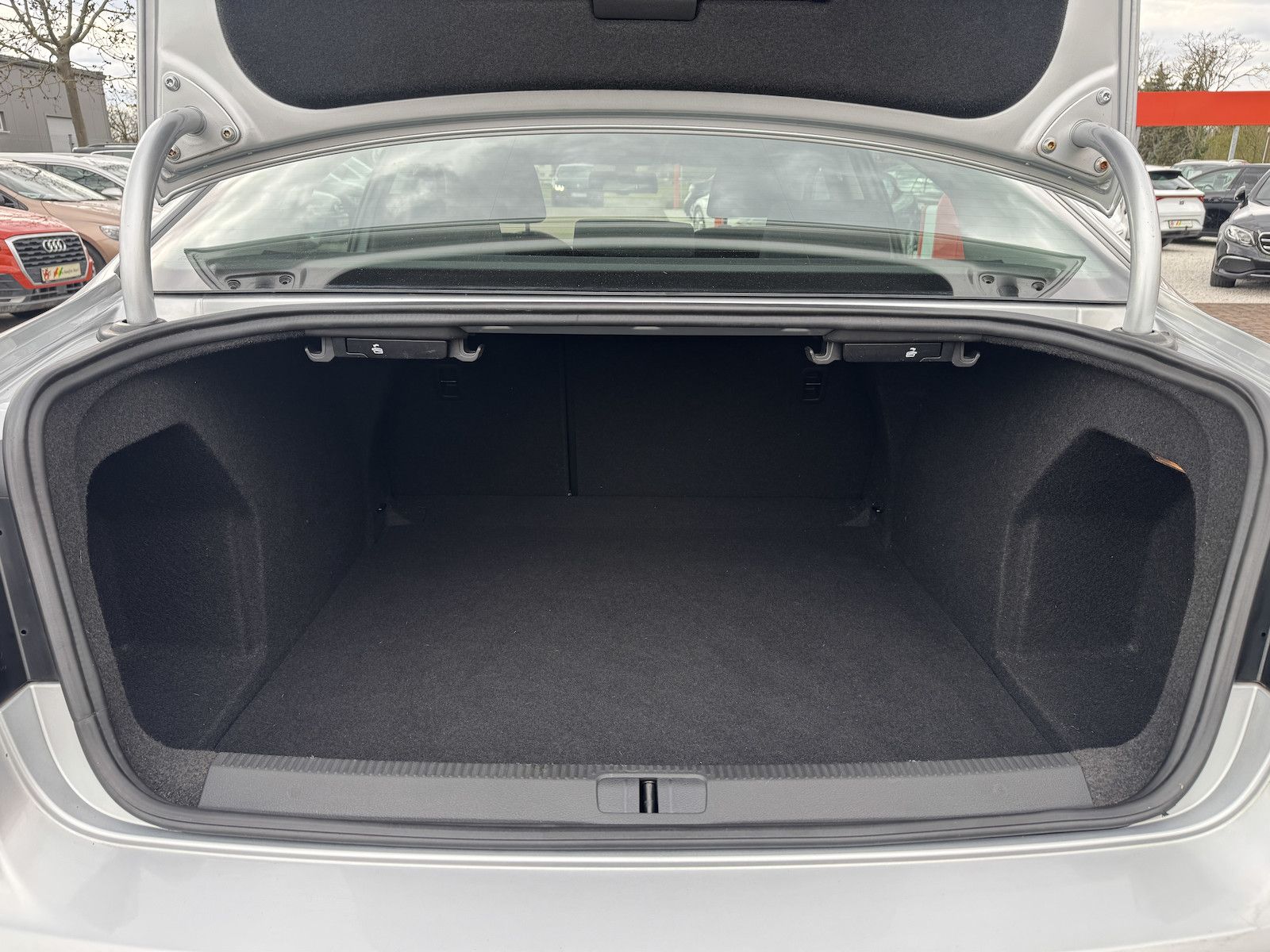 Fahrzeugabbildung Volkswagen Passat 1.4 TSI Limousine /Tempomat/Klimaauto/Fsh