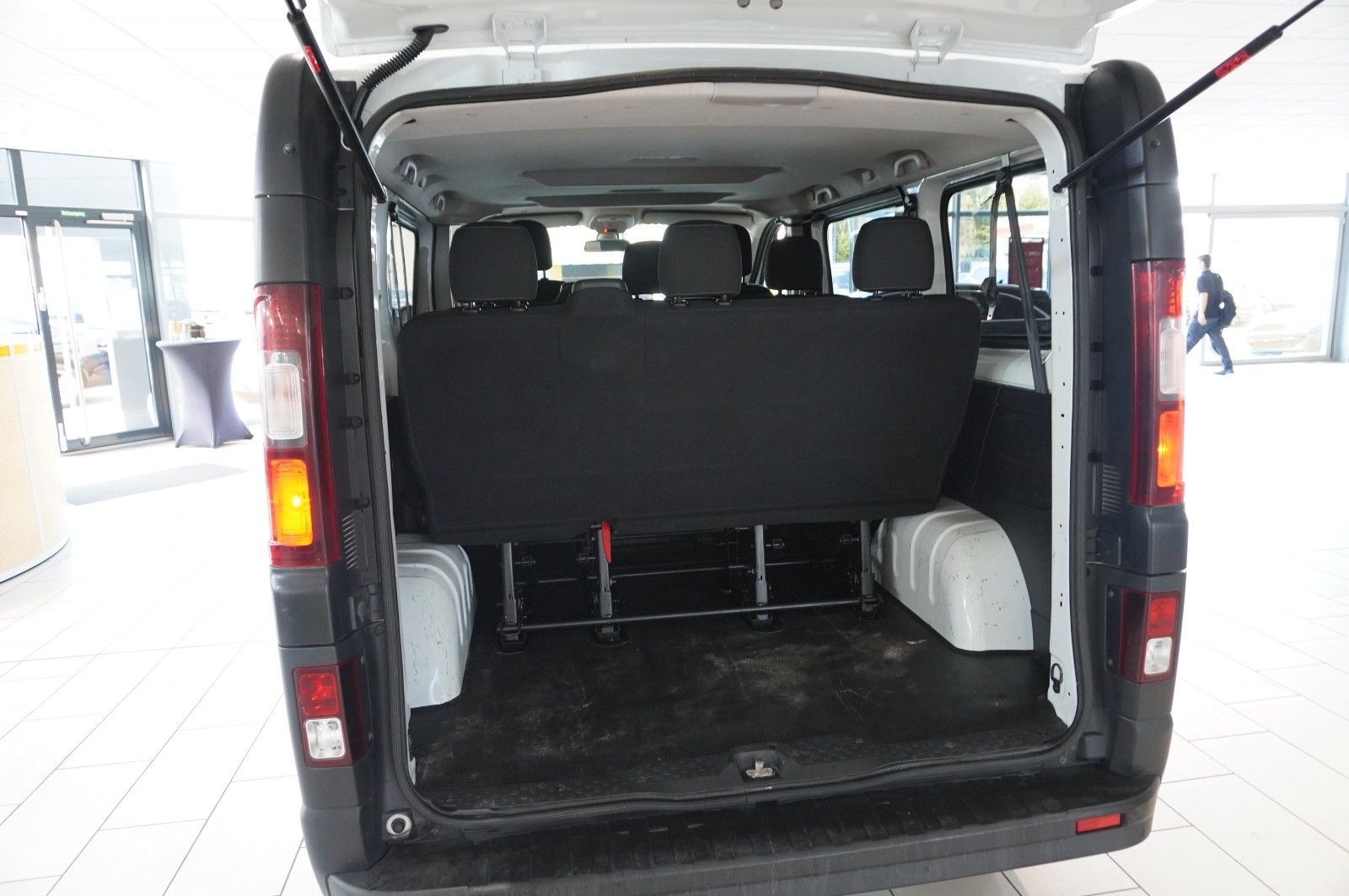 Fahrzeugabbildung Opel Vivaro B 1.6D KOMBI 8-SITZE L1H1 KLIMA/PDC/TEMP.
