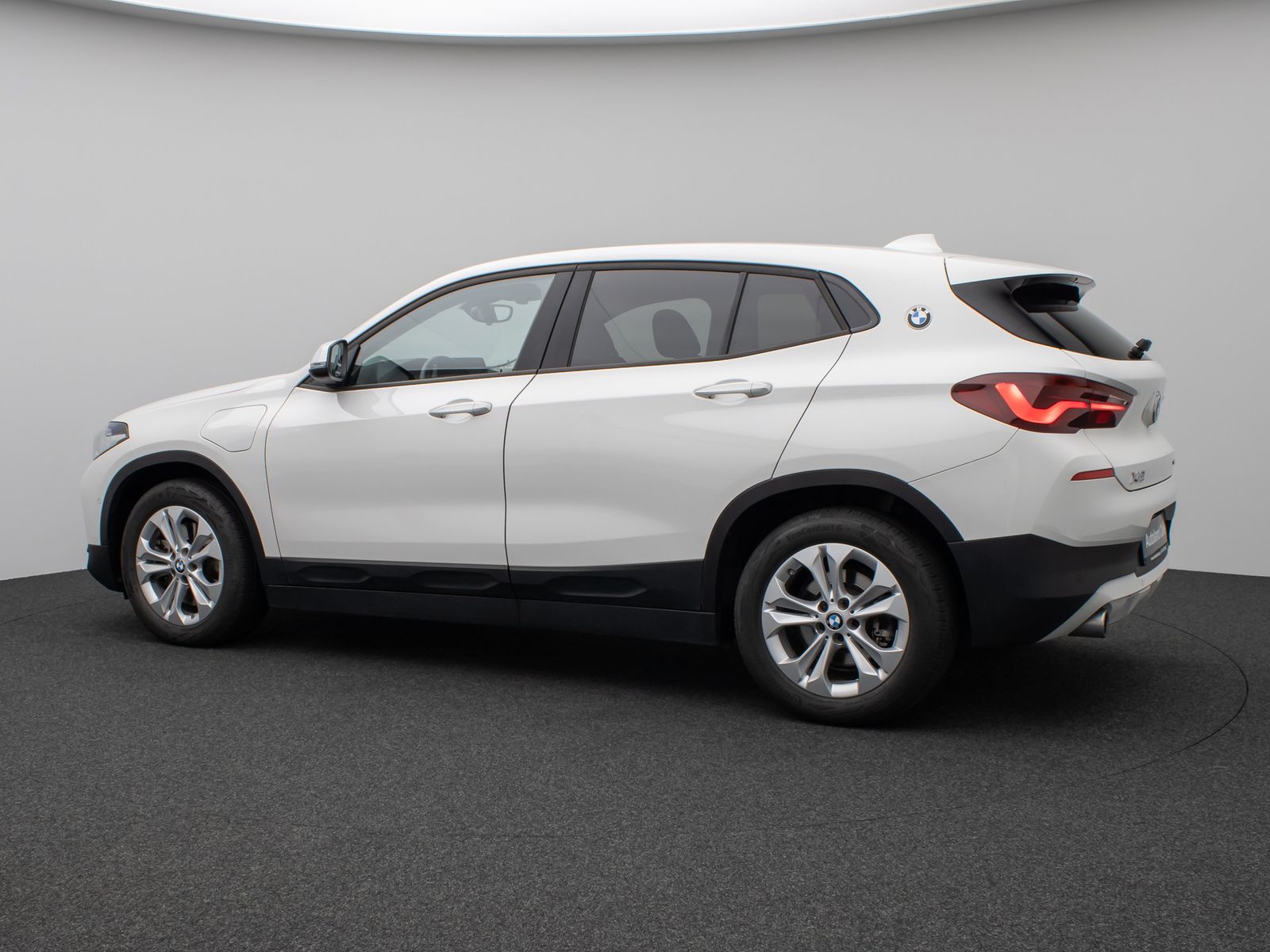 Fahrzeugabbildung BMW X2 xD25e Kamera HUD DAB HiFi Navi+Komfort Alarm
