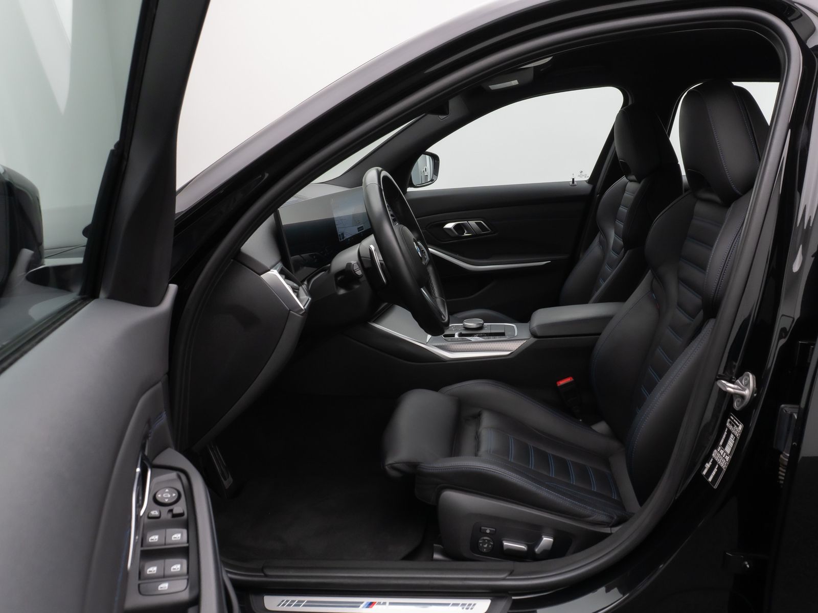 Fahrzeugabbildung BMW 318d M Sport DAB HUD CockPitPro Lordos PDC Leder