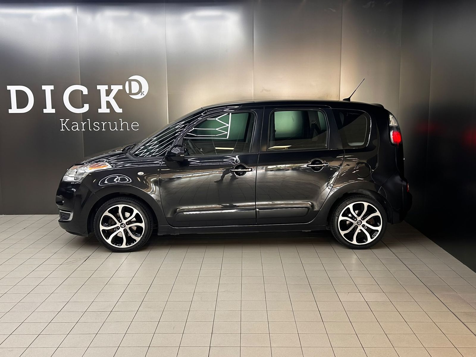 Fahrzeugabbildung Citroën C3 Picasso Exclus Black-Paket GEPFLEGT+NAVI+TÜV