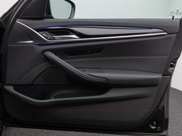 Fahrzeugabbildung BMW 530d LuxuryLine Pano Kamera Laser HUD DAB HiFi