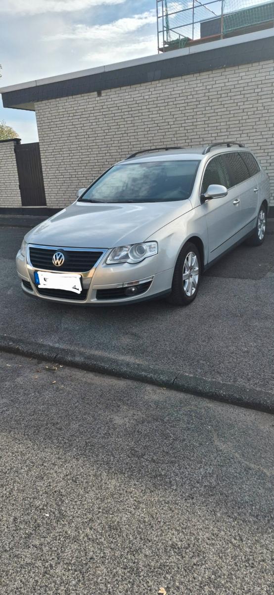 Volkswagen Passat 2009 — rear view
