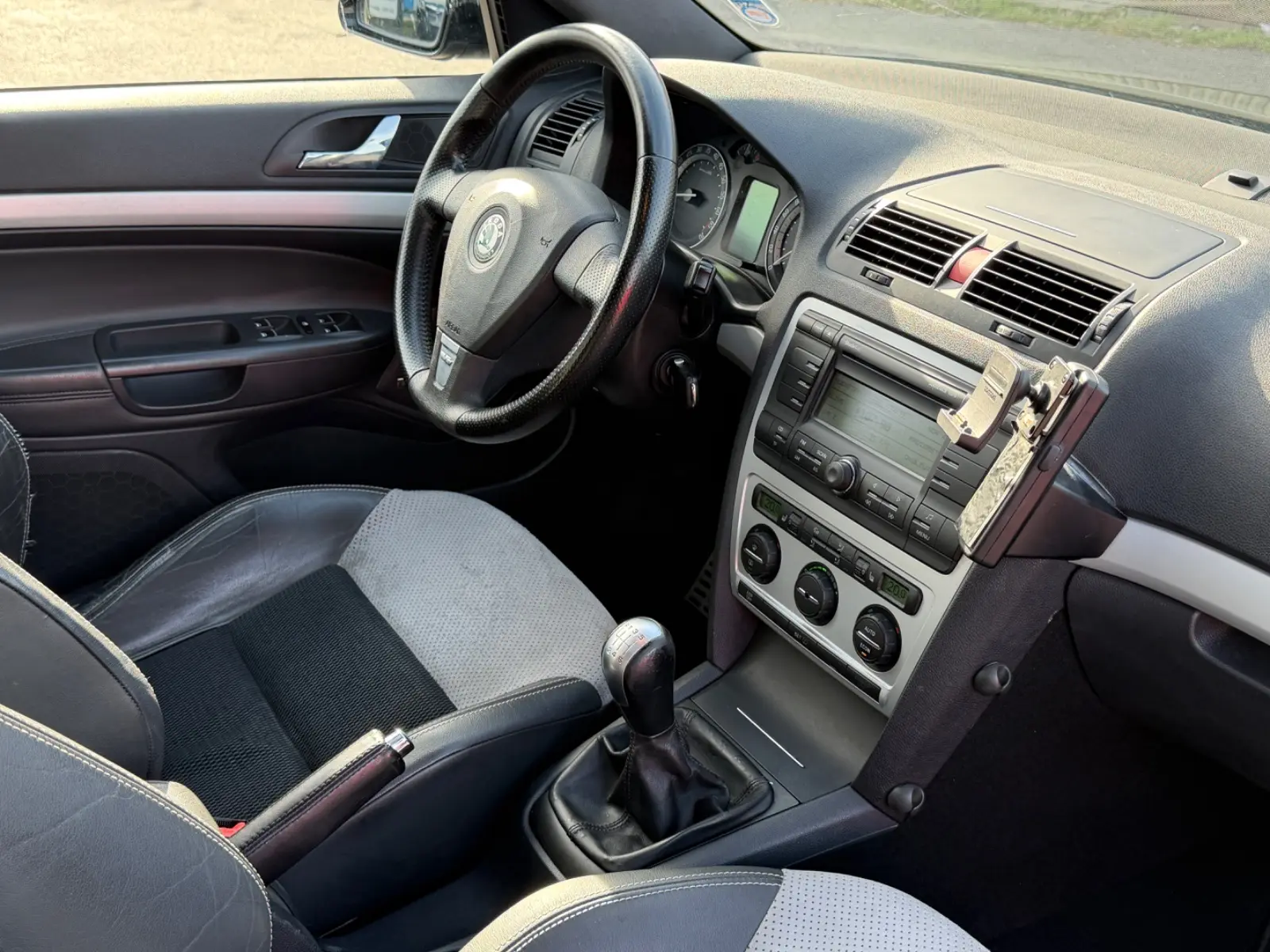 Skoda Octavia 2006 — фото 23