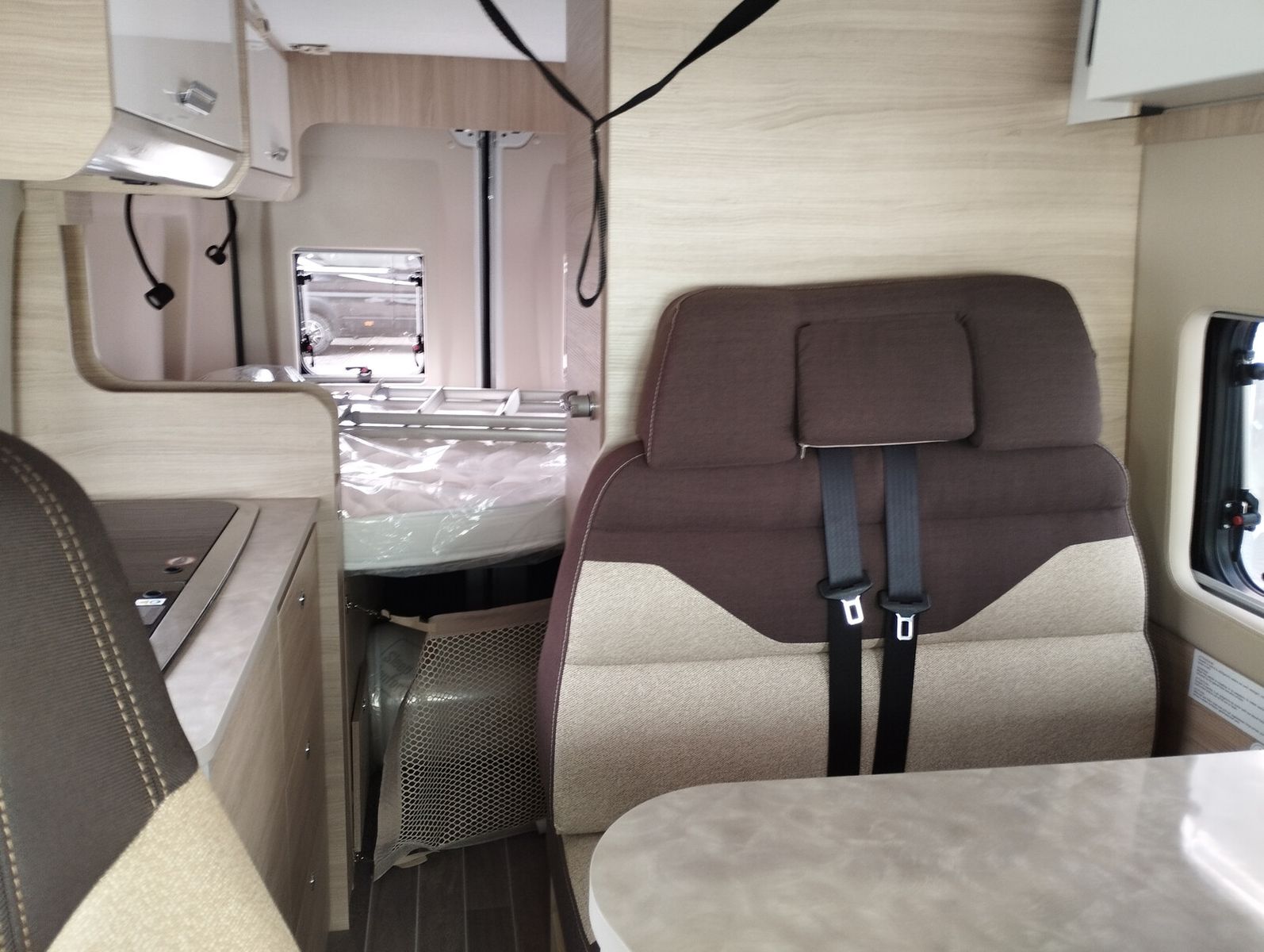 Fahrzeugabbildung Forster Vantasy 541 HB 140 PS mit Pop-Up Dach