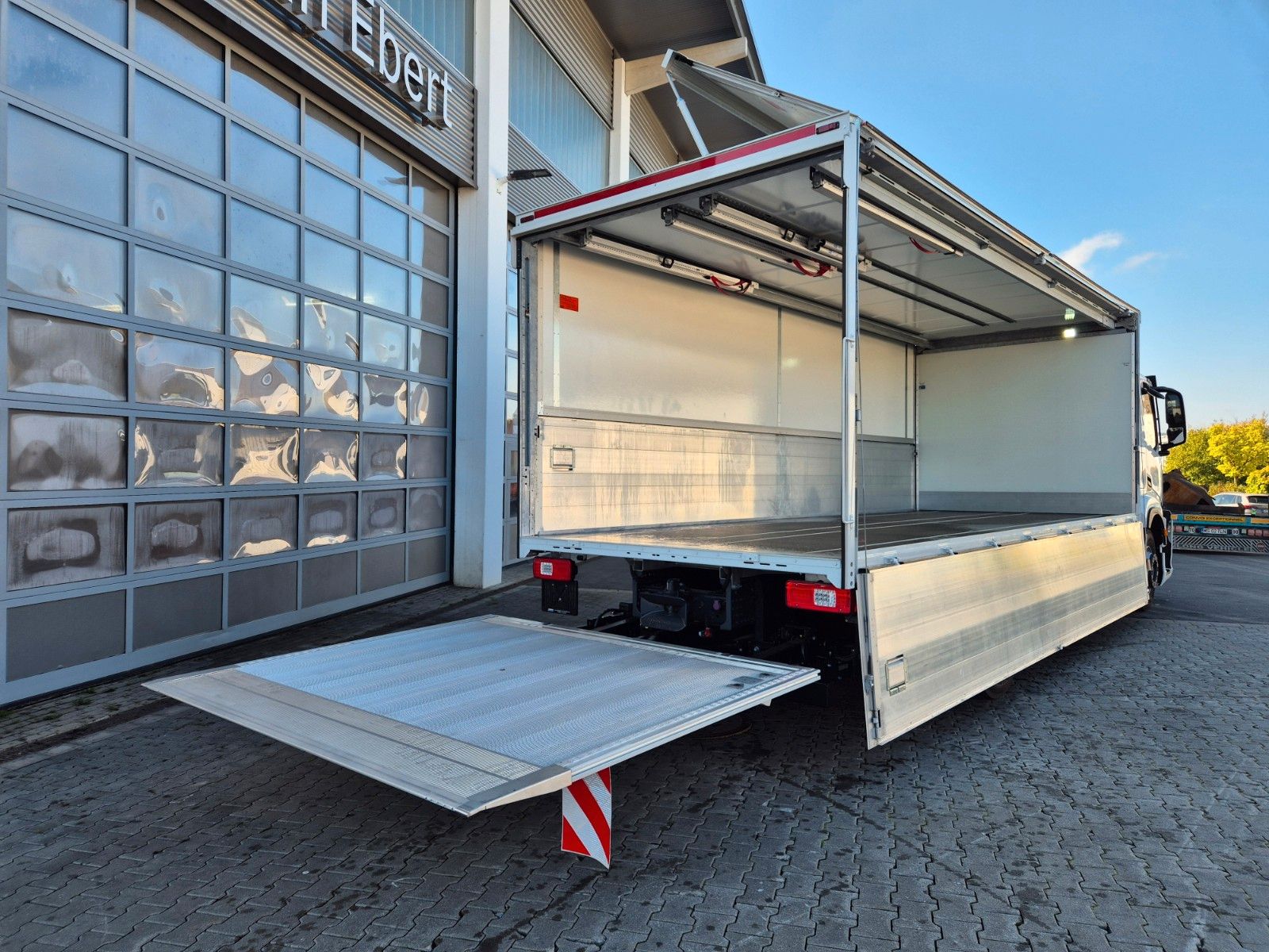 Fahrzeugabbildung Iveco AT190S40/FP Böse Schwenkwand LBW AHK