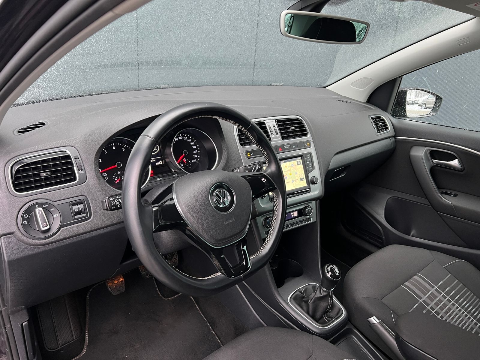 Fahrzeugabbildung Volkswagen Polo Lounge 1.0 *Sitzheizung, Climatronic, Navi*