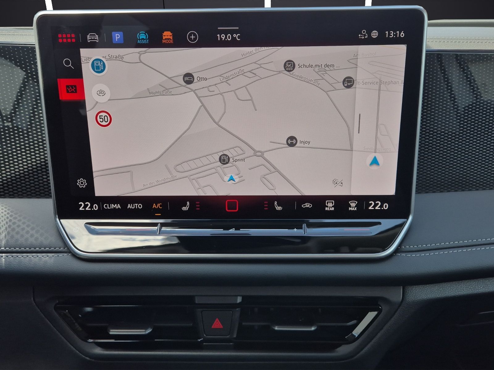 Fahrzeugabbildung Volkswagen Tiguan eTSI Life DSG LED AHK Navi AID ACC RFK SH