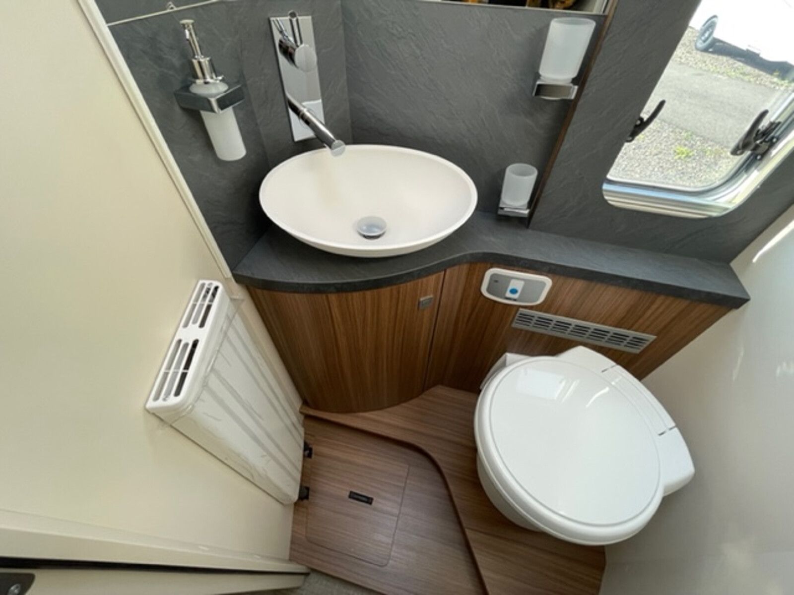 Fahrzeugabbildung Eura Mobil Integra 760 QF Automatik, Leder, LuminaryPlus
