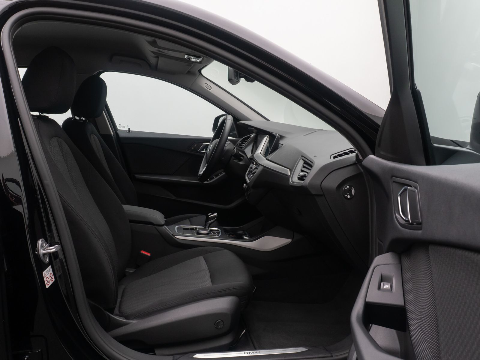 Fahrzeugabbildung BMW 118d GeschwindigReg PDC DAB LED CockpitPro WLAN