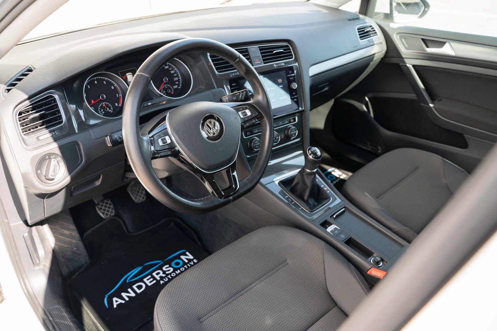 Fahrzeugabbildung Volkswagen GOLF VII LIM 1.4 TSI LED KAM NAVI MFL PDC SHZ