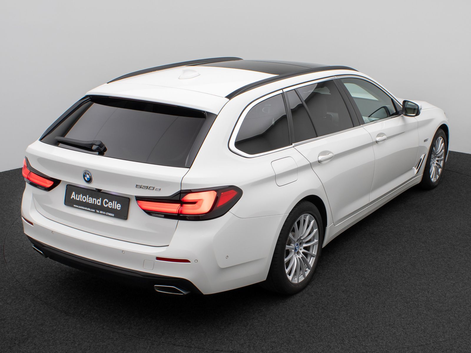 Fahrzeugabbildung BMW 530e Panorama Kamera DAB HiFi 4xKlima Leder 18Zl