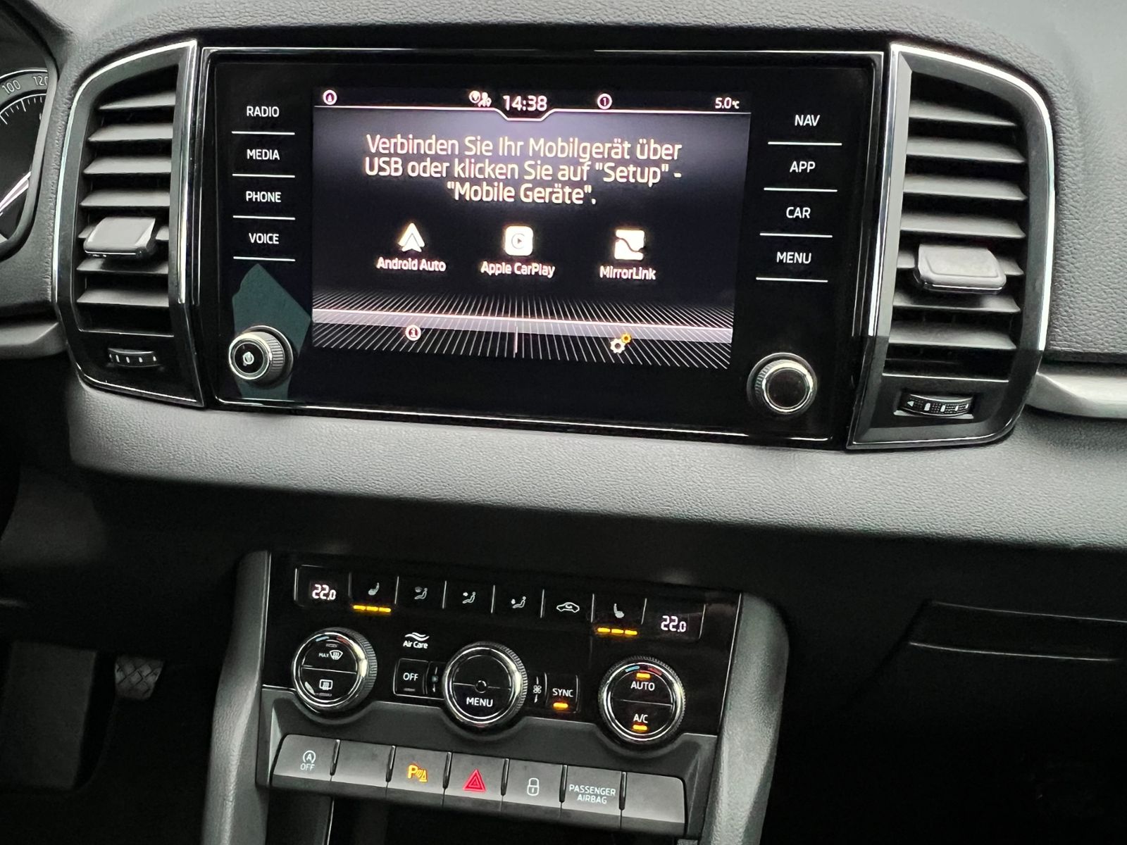 Fahrzeugabbildung SKODA Karoq Ambition 1.5 TSI *AHK, Climatronic, Sitzhz