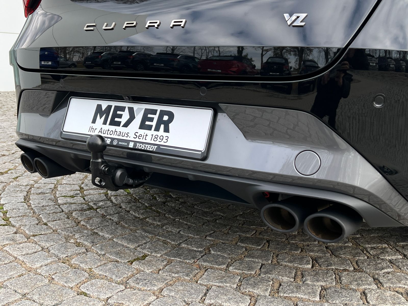 Fahrzeugabbildung CUPRA Leon Sportstourer VZ 2.0 TSI DSG 4Drive *AHK, LE