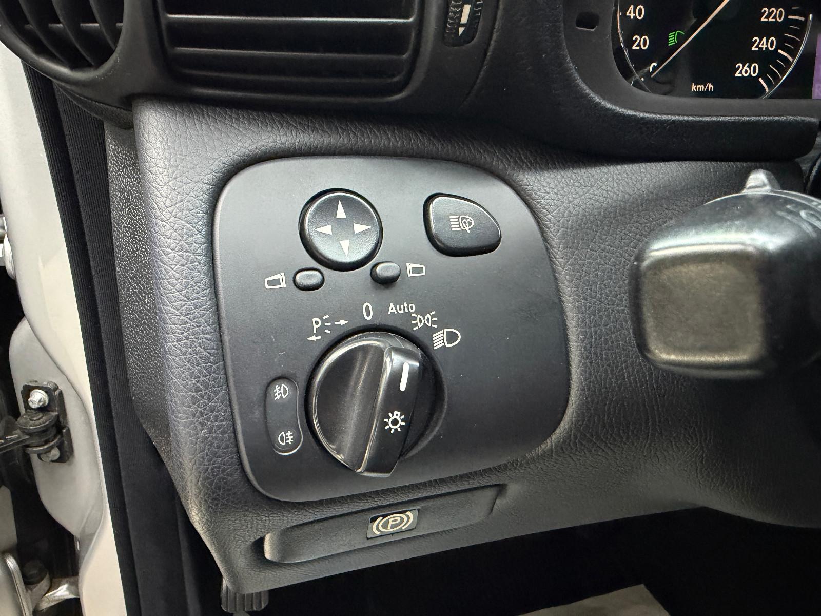 Mercedes-Benz C180 2004 — photo 20