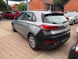 Hyundai i30 Select 6 GANG GETRIEBE EURO 6 - Hyundai i30 Select mit Diesel-Antrieb
