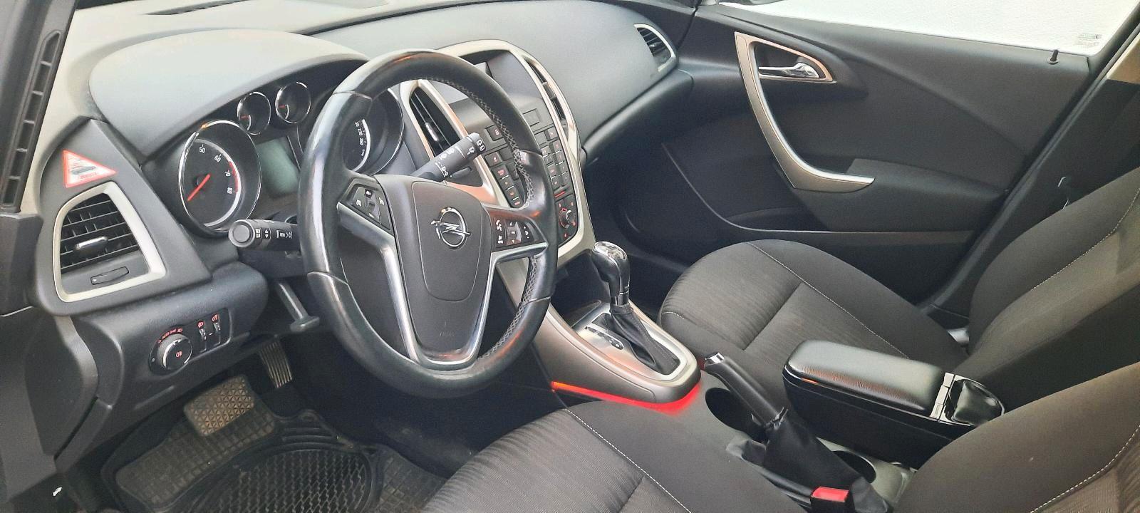 Opel Astra 2012 — photo 6