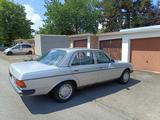 Mercedes-Benz 230 E (123) - Mercedes-Benz 230 in Stuttgart