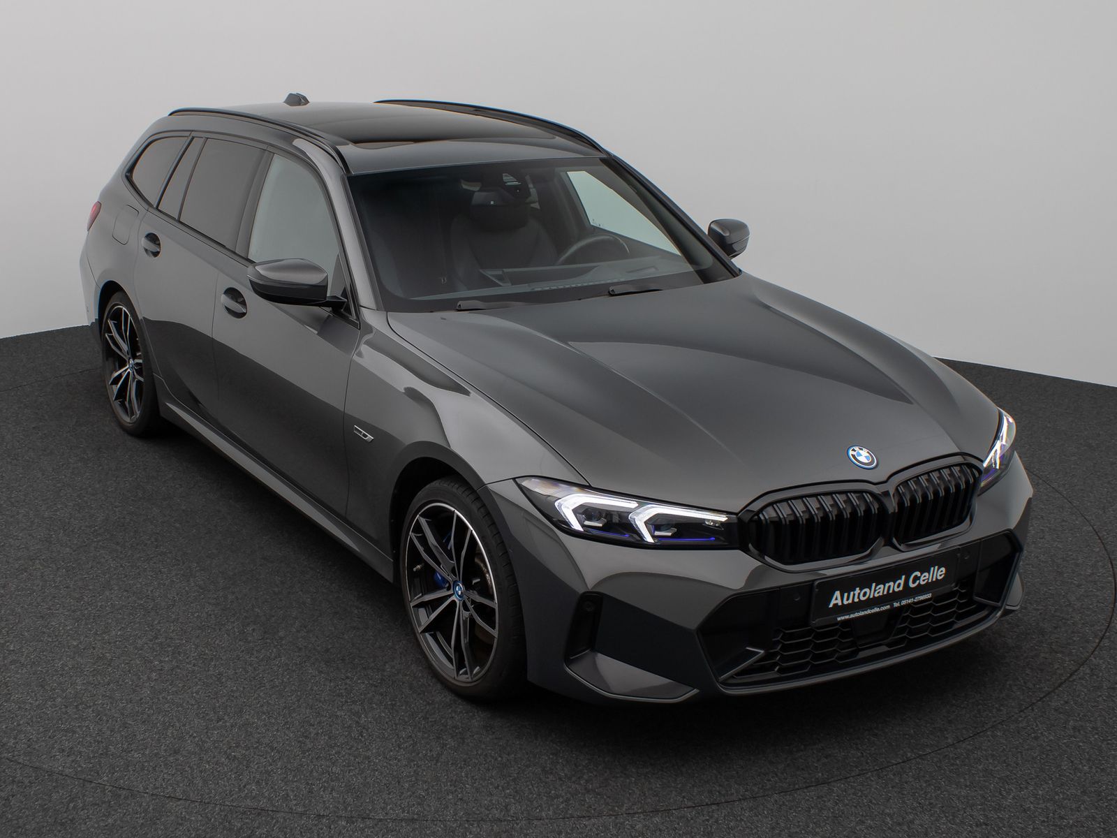 Fahrzeugabbildung BMW 330e xD M Sport Pro Panorama Kamera HUD DAB H/K