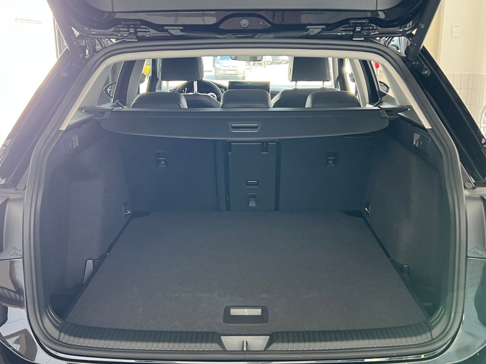Fahrzeugabbildung Volkswagen Golf VIII Variant GOAL 2.0 TDI DSG *AHK, LED, "P