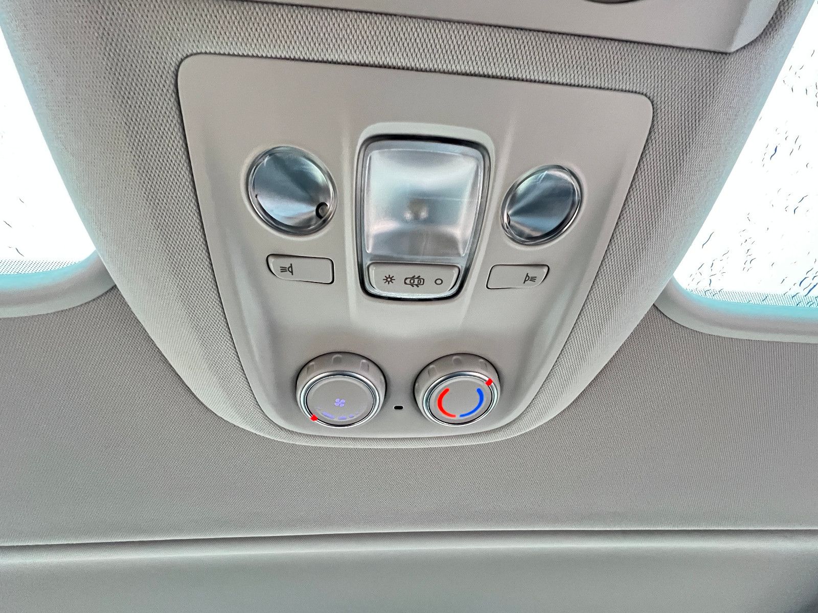 Fahrzeugabbildung Peugeot Traveller Business VIP L2 7-SITZER ABSOLUT VOLL