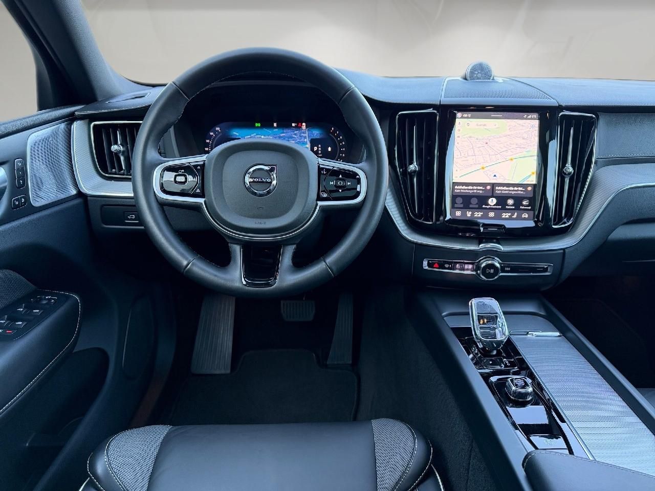 Fahrzeugabbildung Volvo XC60 B5B AWD Ultra Black Edition *B&W*Luft*