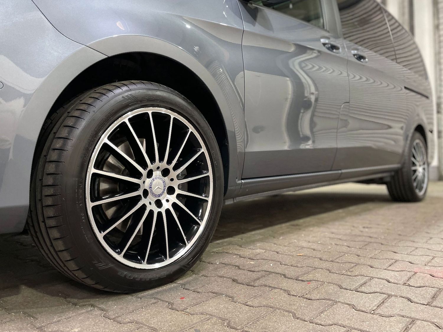 Fahrzeugabbildung Mercedes-Benz V 250 EDITION 4MATIC lang #LED#Pano#2x e-Türen