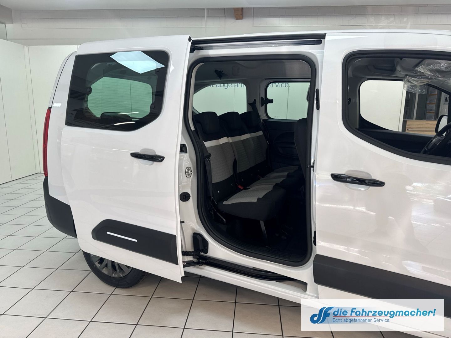 Fahrzeugabbildung Citroën Berlingo XL Digitales Cockpit LED Apple CarPlay