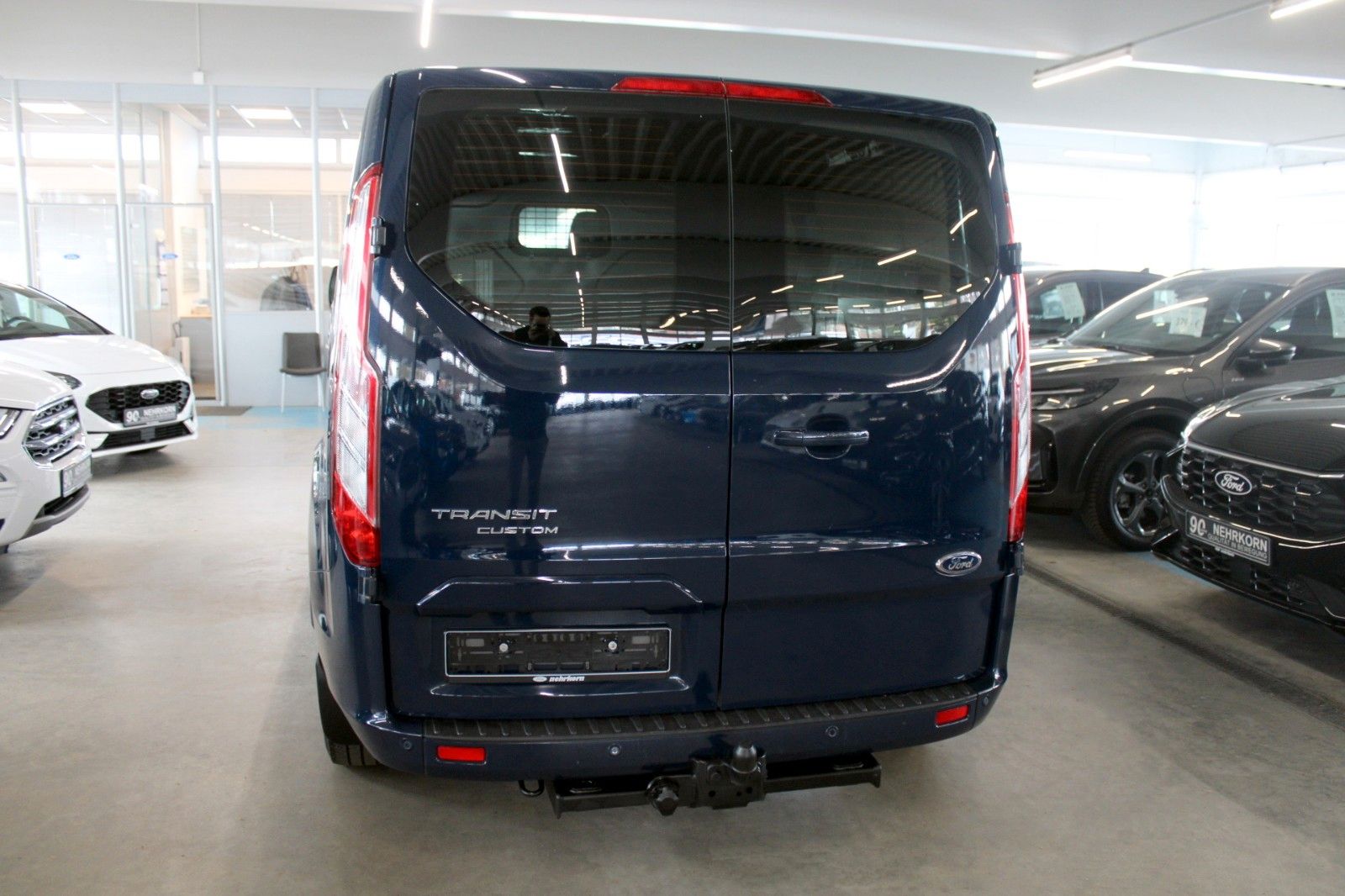 Fahrzeugabbildung Ford Transit Custom Aut. LIMITED L2 AC AHK SHZ Regale
