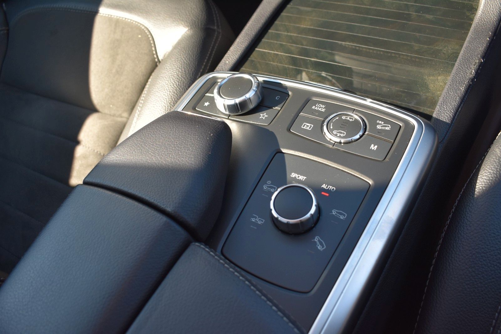 Fahrzeugabbildung Mercedes-Benz ML 350 CDI Display Fond H&K AHK Pano Softclose