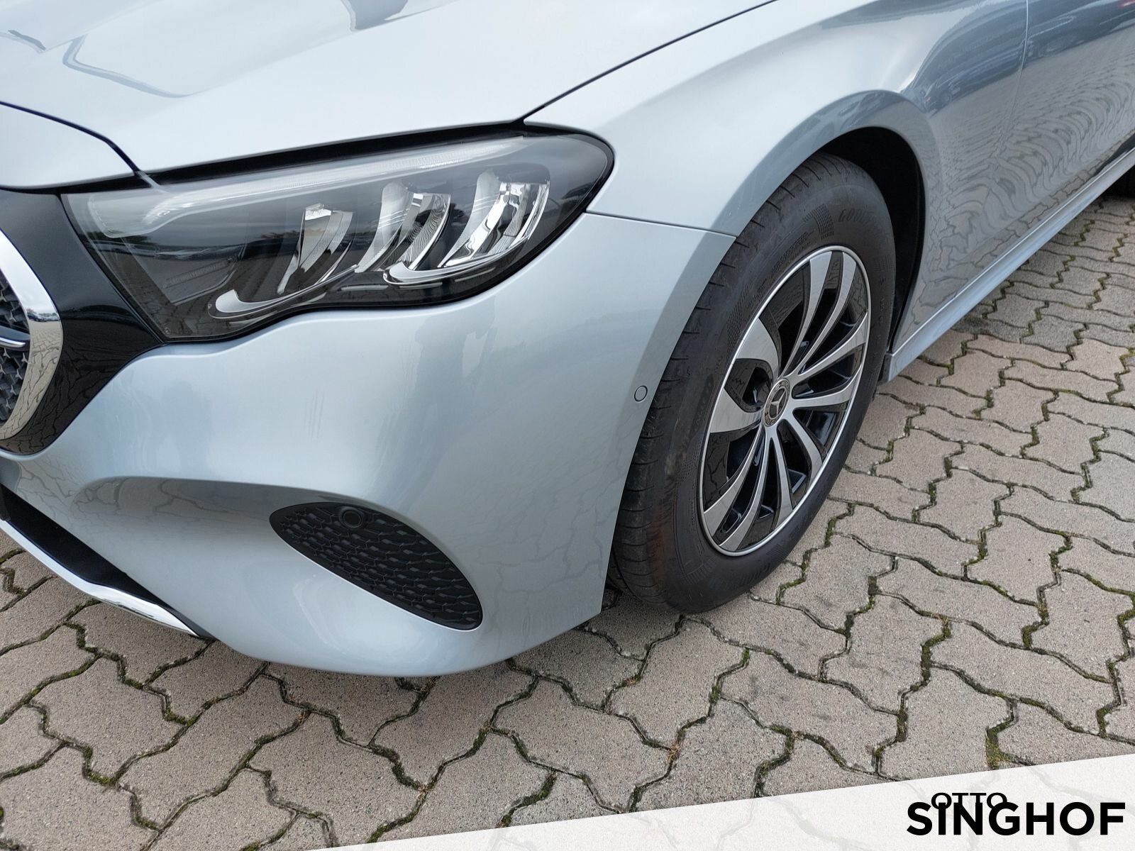 Fahrzeugabbildung Mercedes-Benz E 220 d T Avantgarde +AHK+Rü Kam+Distronic+LED+