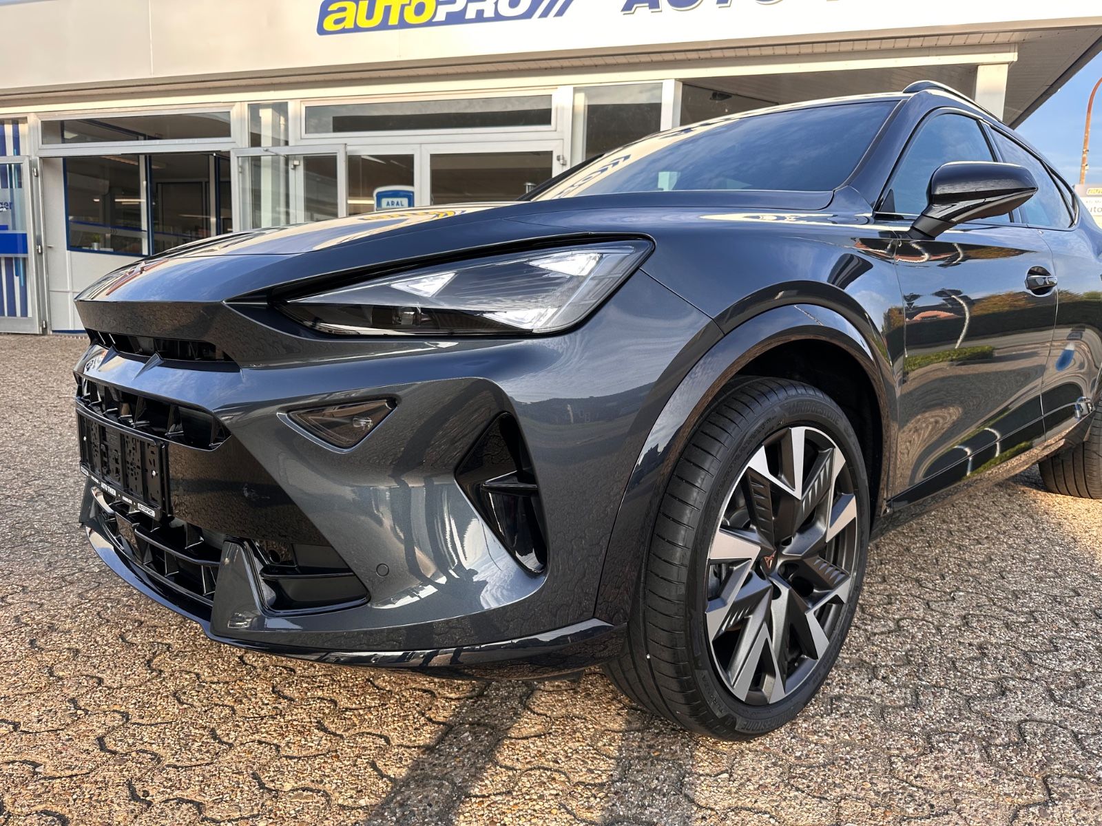 Fahrzeugabbildung CUPRA Formentor 1.5 eTSI DSG Pano/AHK/ACC/APP/LED/SHZG