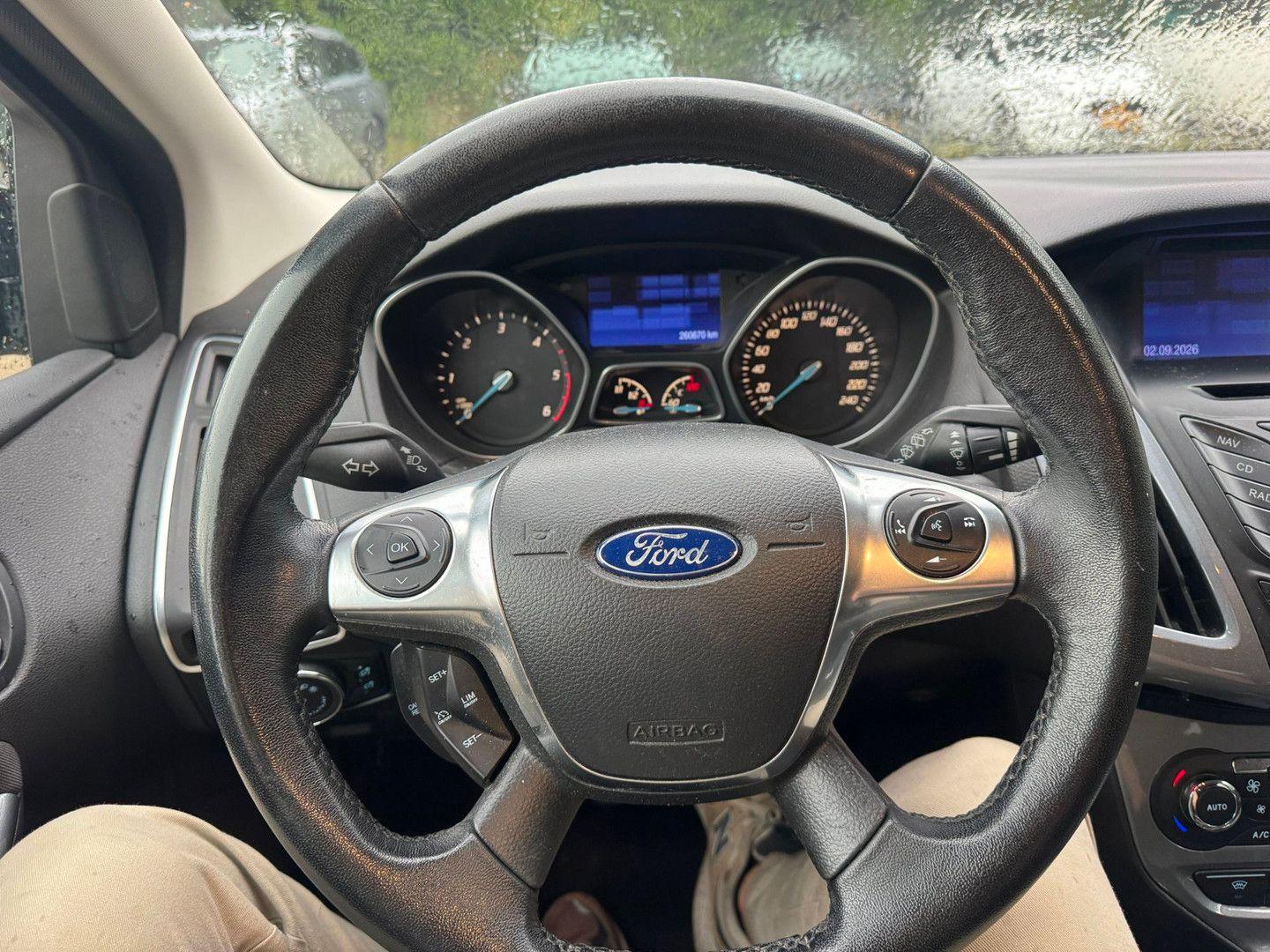Ford Focus 2013 — photo 16