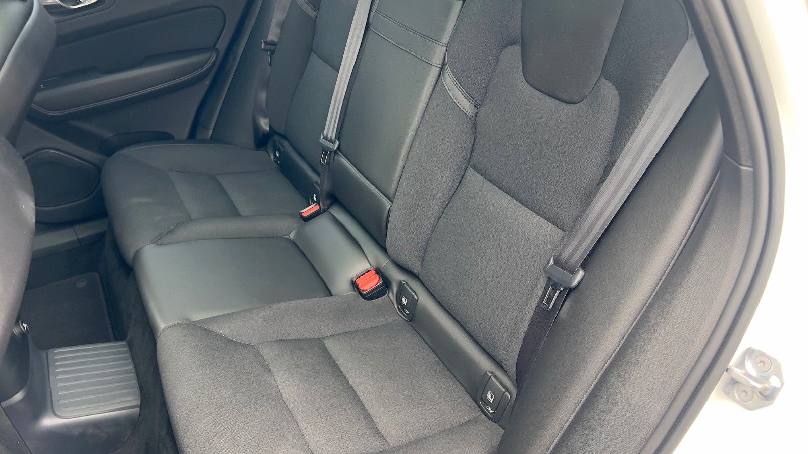 Fahrzeugabbildung Volvo XC60 T8 AWD *LUFT*STHZG*DAB*4x Sitzhzg*MIETKAUF*