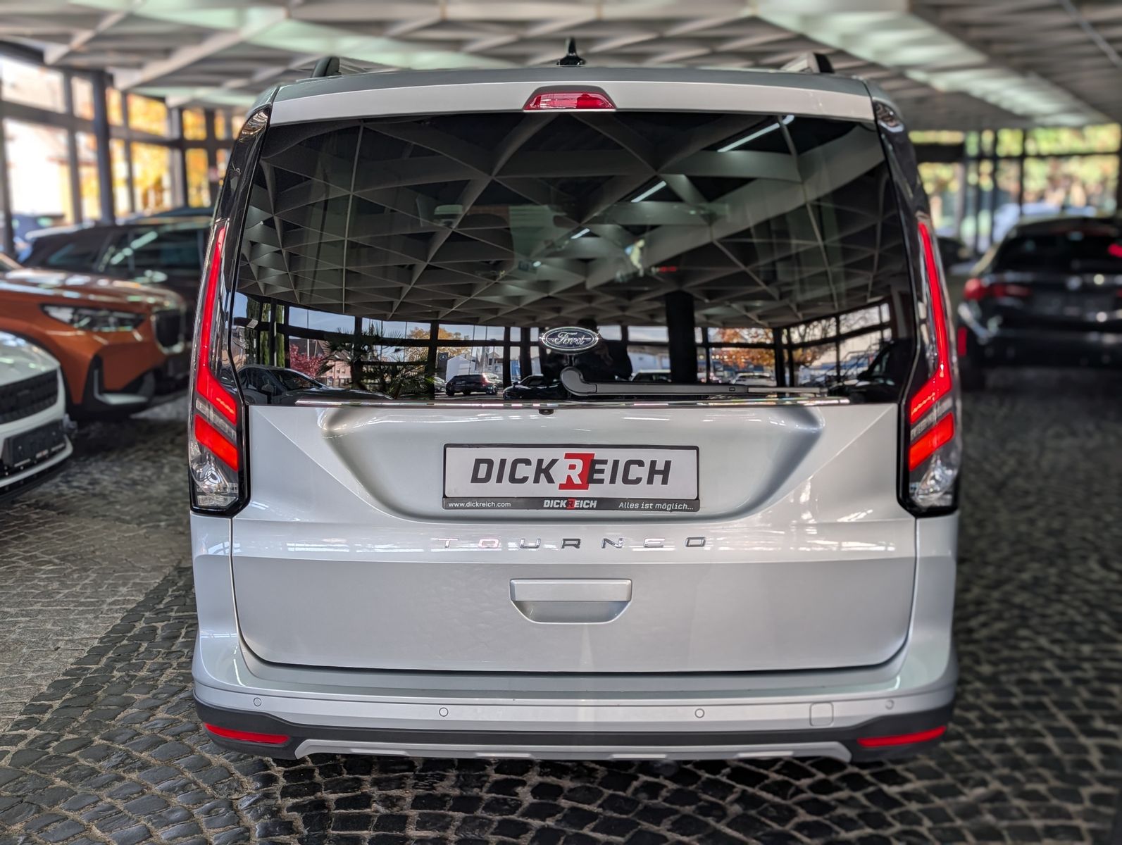 Fahrzeugabbildung Ford Tourneo Connect L2 Active 7-SI Bi-LED PANO AHK K