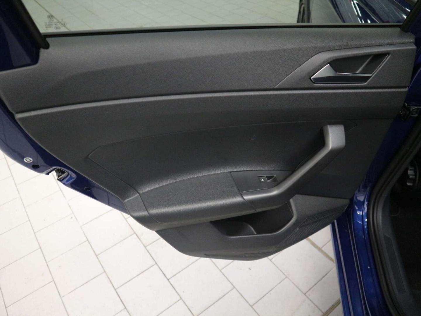 Volkswagen Taigo 1.0 TSI R-Line Black Style DSG AHK/Matrix, миниатюра 9