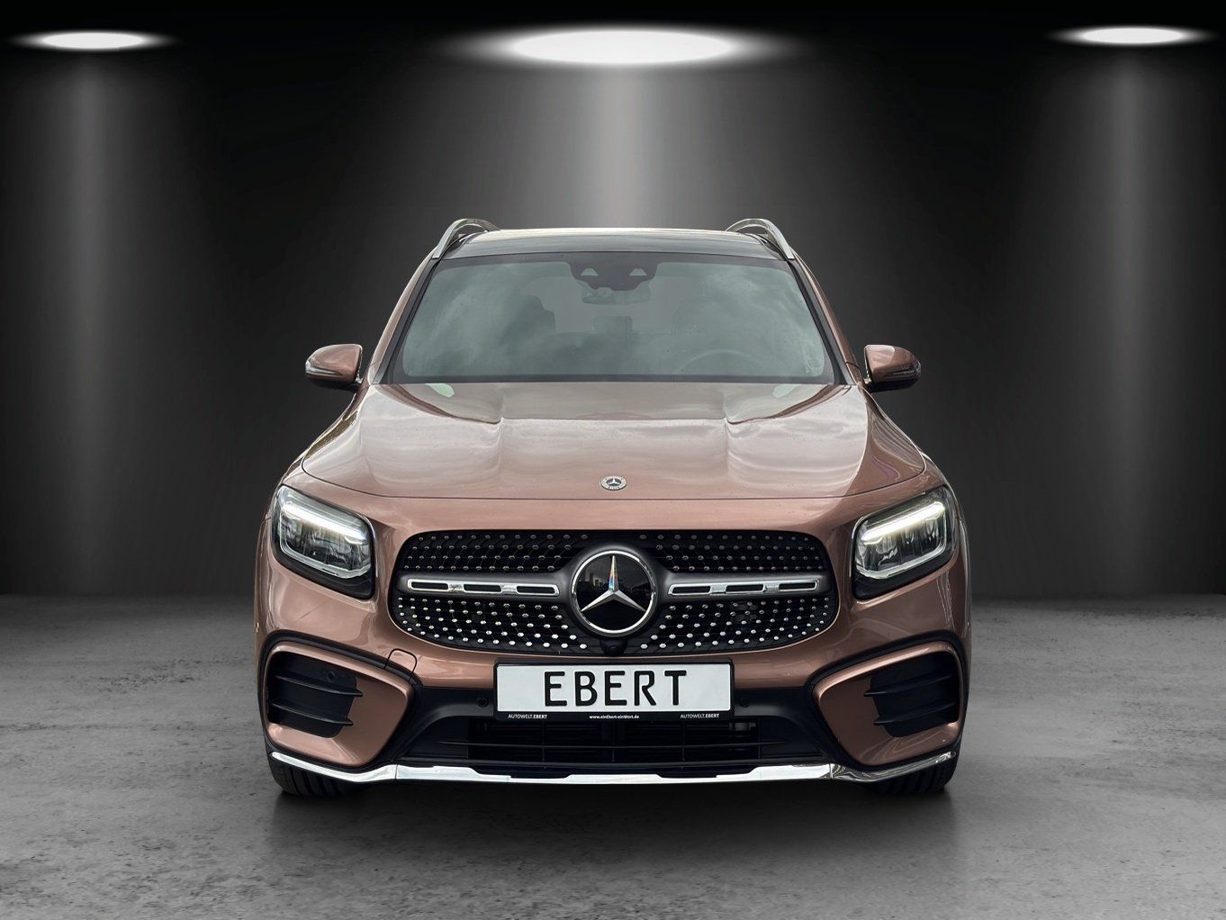 Fahrzeugabbildung Mercedes-Benz GLB250 4M AMG Prem DISTRO Pano AHK 7-Sitze KeyGo