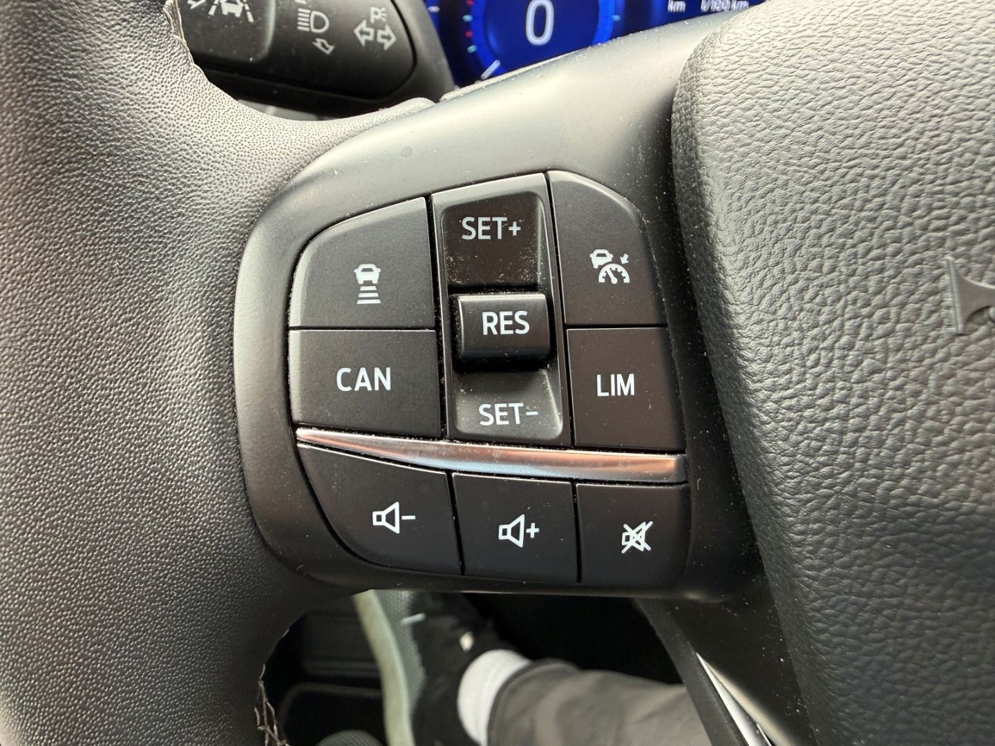 Fahrzeugabbildung Ford Focus Titanium X Turnier HUD Navi Digitales Cock