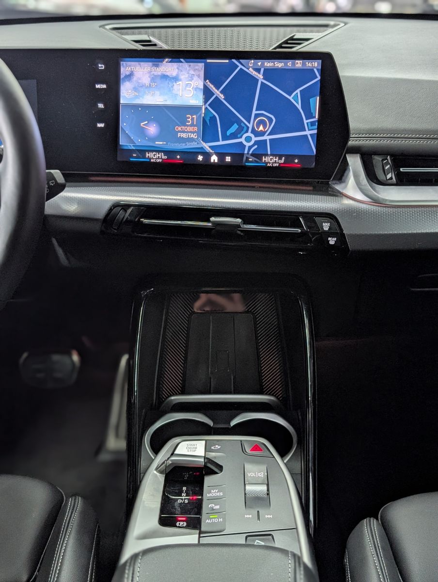 Fahrzeugabbildung BMW X1 18 d sDrive M Sport SHADOW AHK PANO KAM LEDER