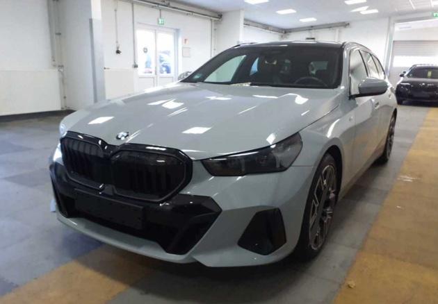 BMW 520d M SportPRO/PANO/HEADUP/KAMERA/GLOW/H&K/