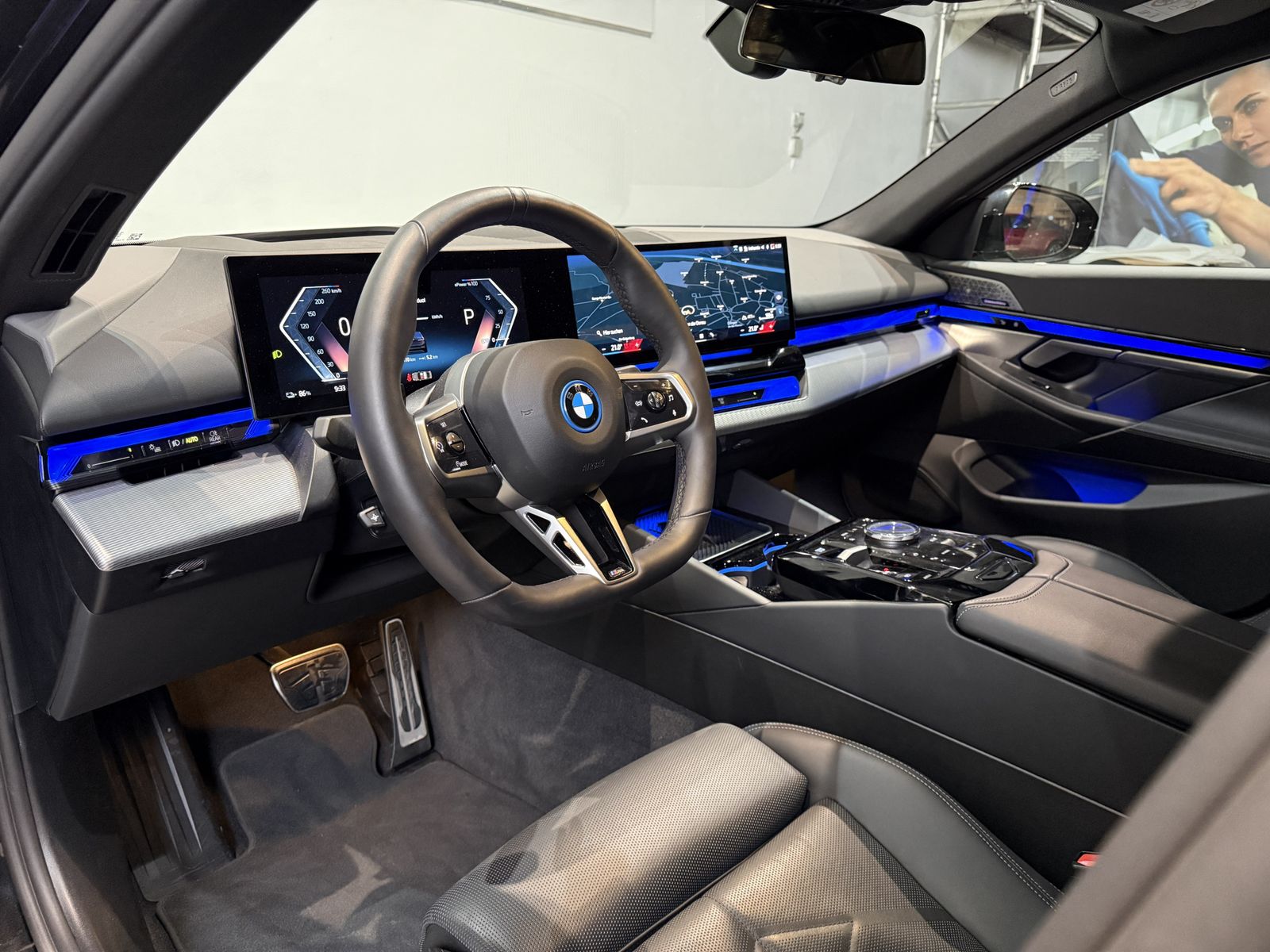 Fahrzeugabbildung BMW i5 xDrive40 M Sportpaket, Sitzbelüftung vorn, B&