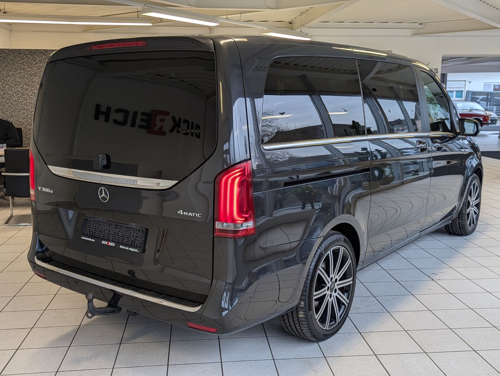 Fahrzeugabbildung Mercedes-Benz V 300 d EXCLUSIVE 4M lang Pano Nappa AHK VOLL 19