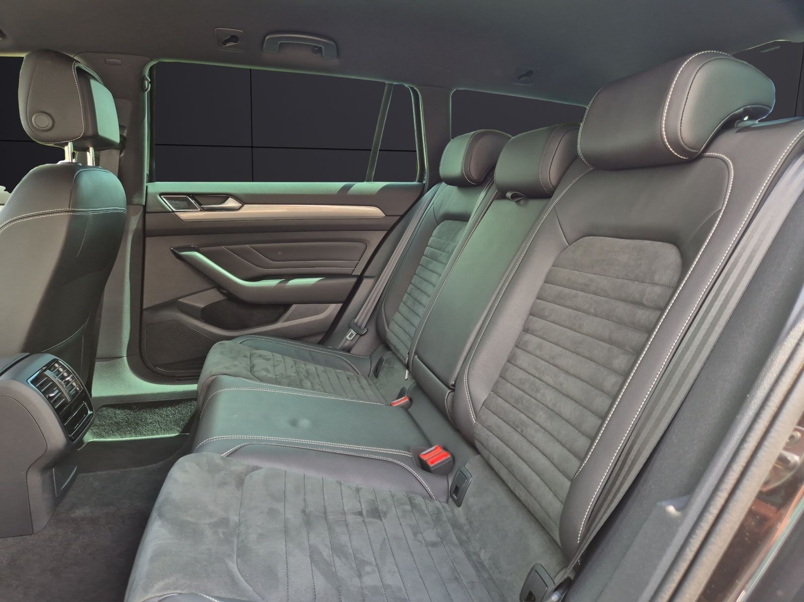 Fahrzeugabbildung Volkswagen Passat Variant GTE AHK Navi ACC RFK SH LM