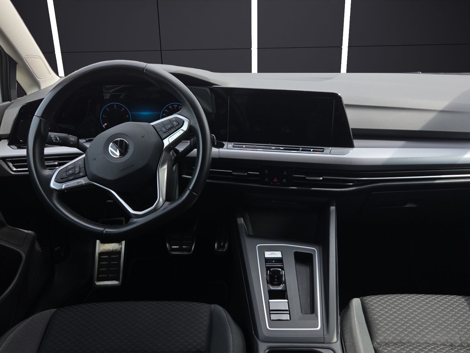 Fahrzeugabbildung Volkswagen Golf VIII Variant TDI Active DSG LED Navi AID AC