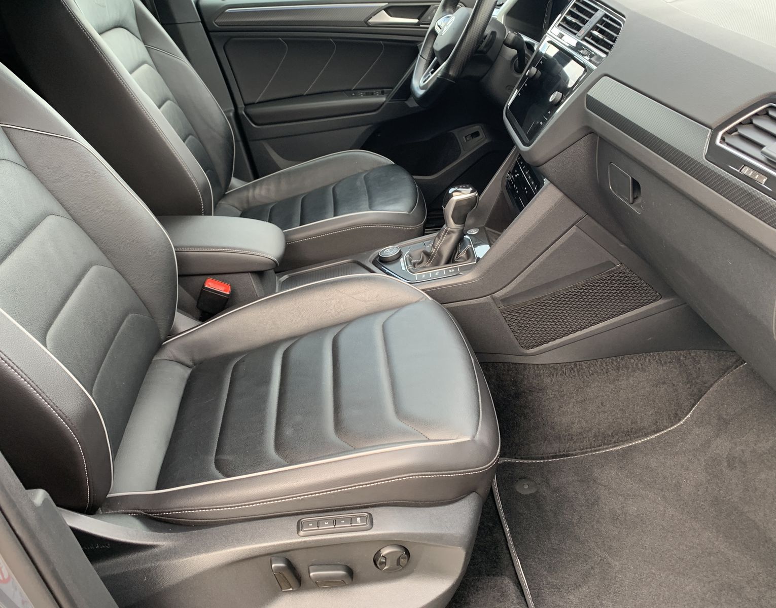 Fahrzeugabbildung Volkswagen Tiguan 2.0 TDI*R-Line*4Motion*Leder*AHK*Cam*Navi