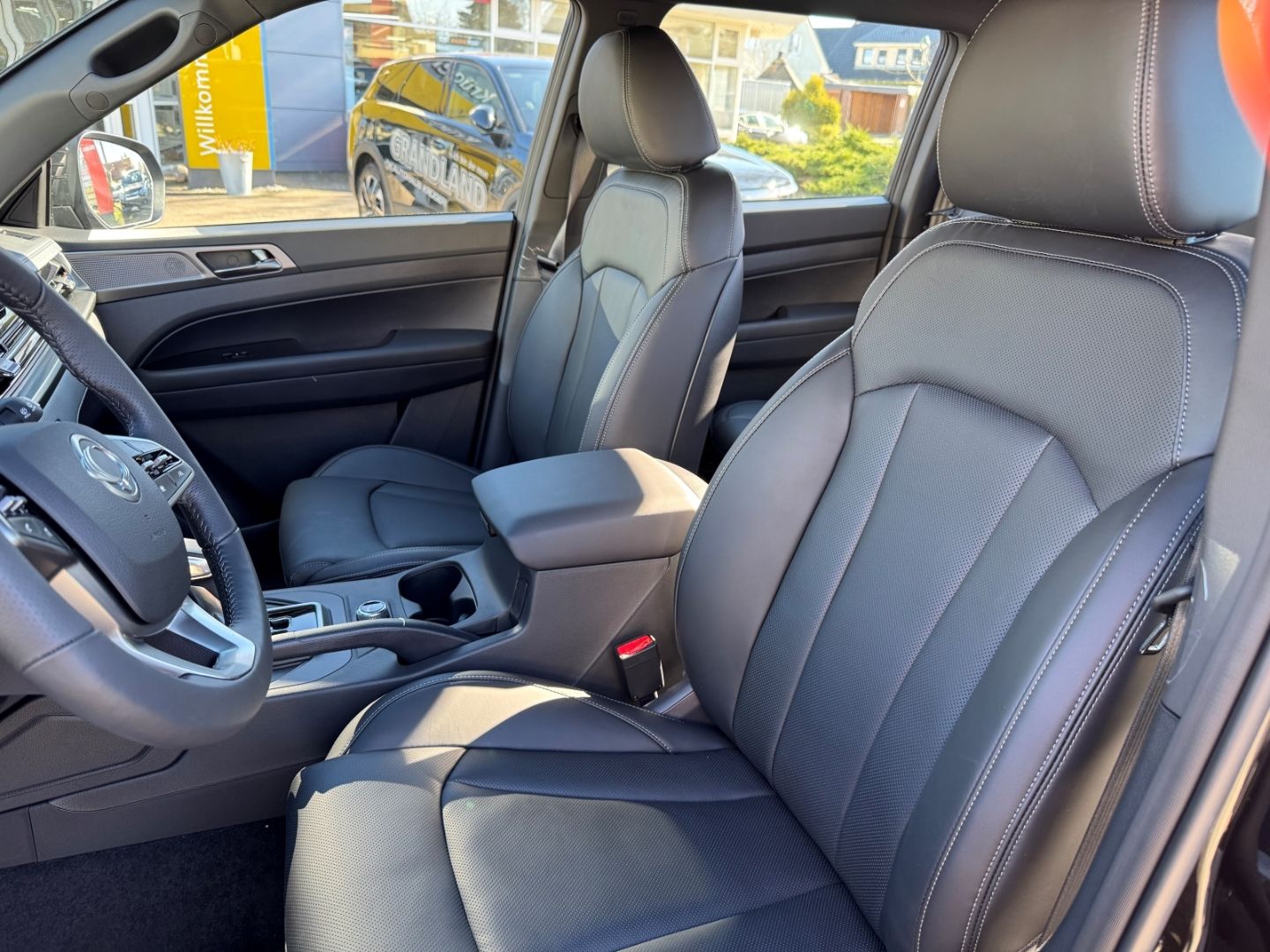 Fahrzeugabbildung KGM Musso Grand 2.0 Lux 4WD Ledersitzpaket +Kamera