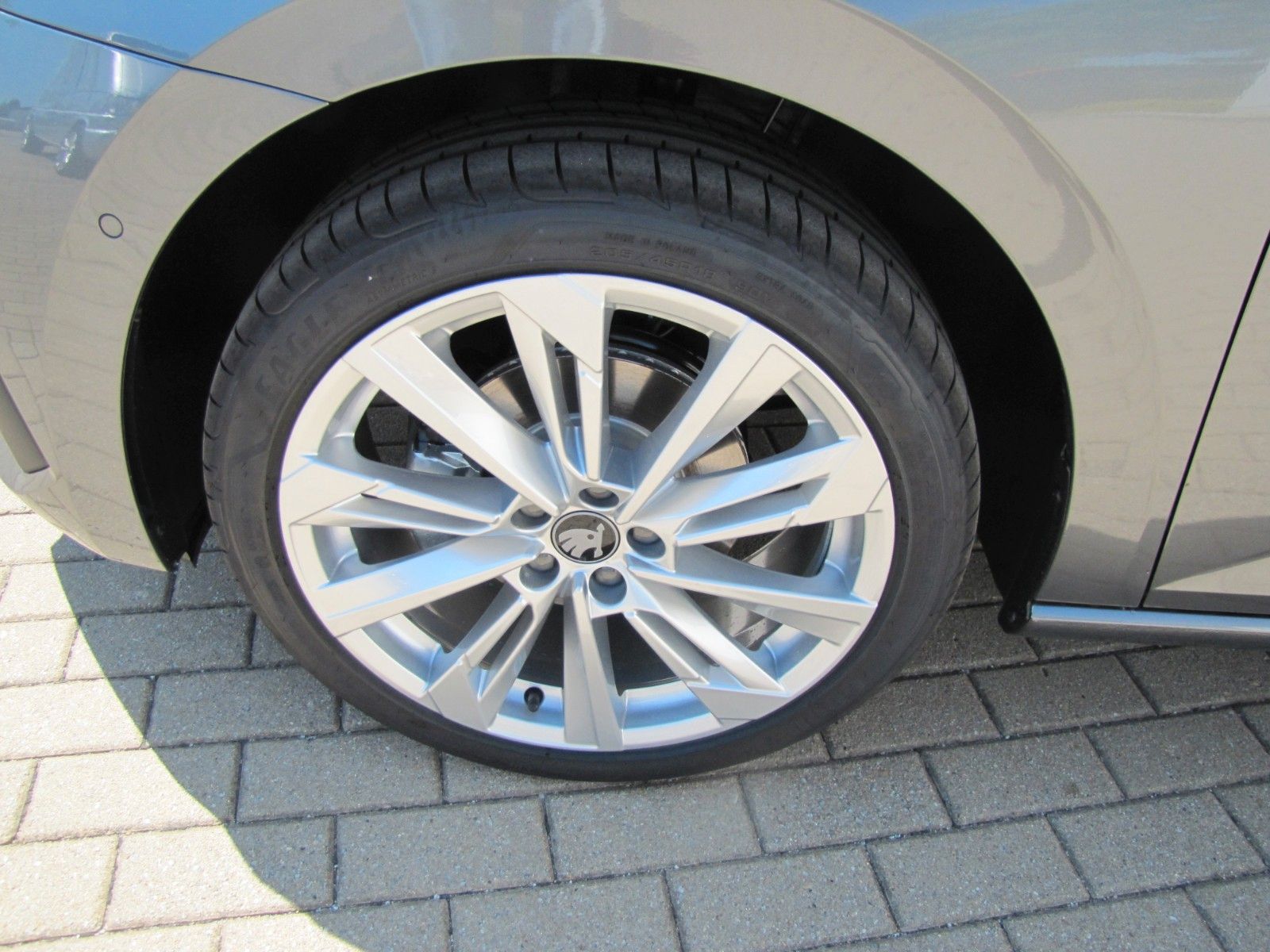 Fahrzeugabbildung SKODA Scala Tour 1.5l TSI 150PS 7-Gang DSG