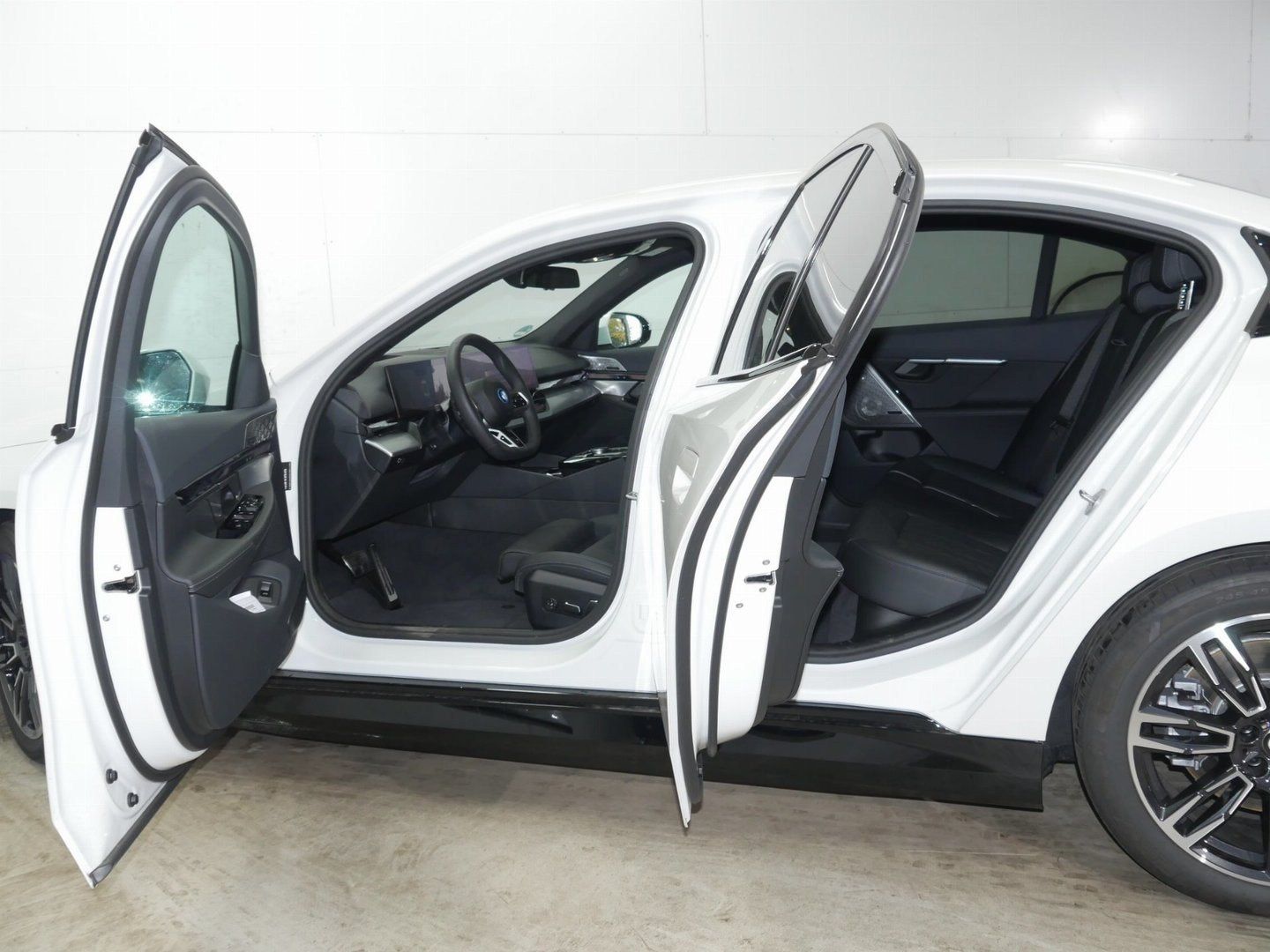 Fahrzeugabbildung BMW i5 xDrive40 M Sportpaket, Aktive Sitzbelüftung v